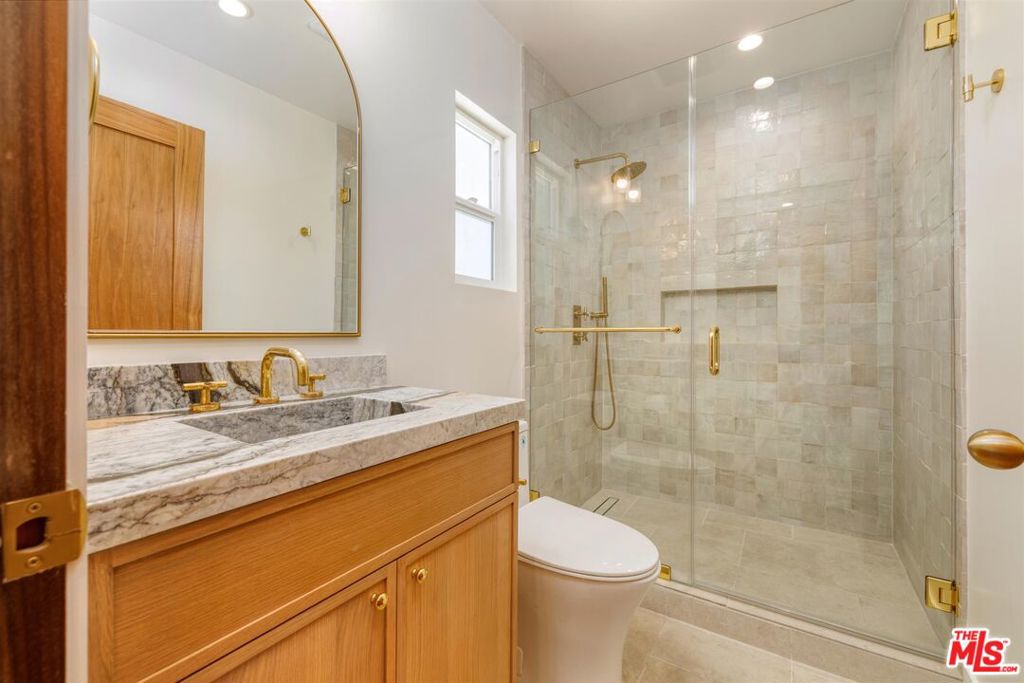 6051 Sadring Avenue Property Photo 22