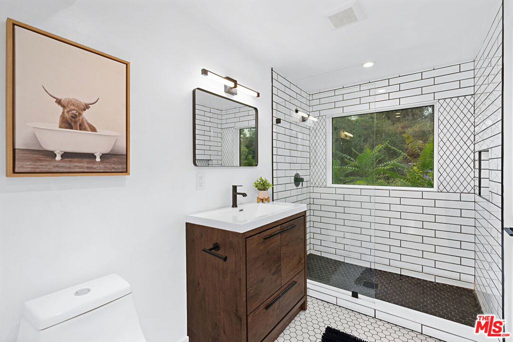 6331 Grape Place Property Photo 10
