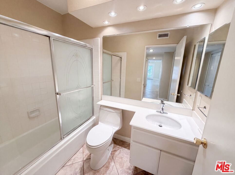 28061 Virginia Property Photo 15