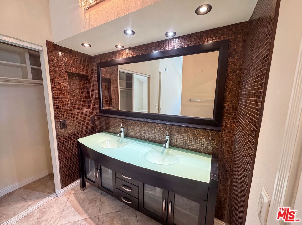 28061 Virginia Property Photo 17