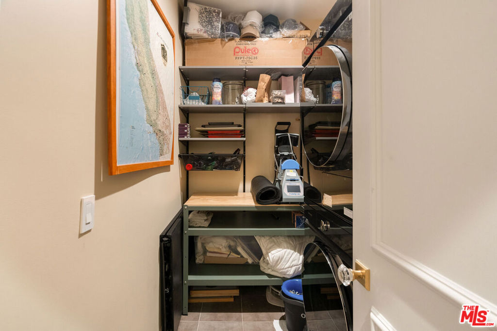 585 N Rossmore Avenue 407 Property Photo 17