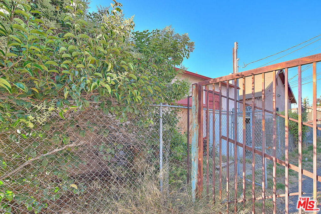 3956 W Slauson Avenue Property Photo 8