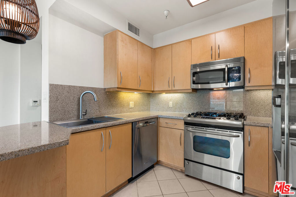 267 S San Pedro Street 213 Property Photo 10