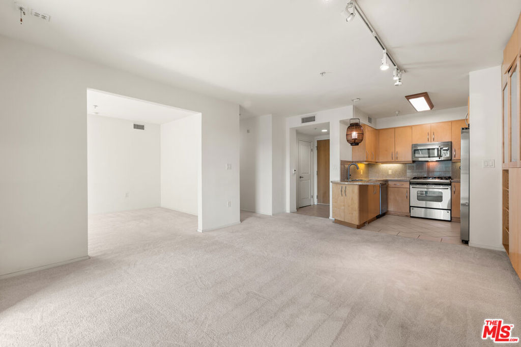 267 S San Pedro Street 213 Property Photo 16