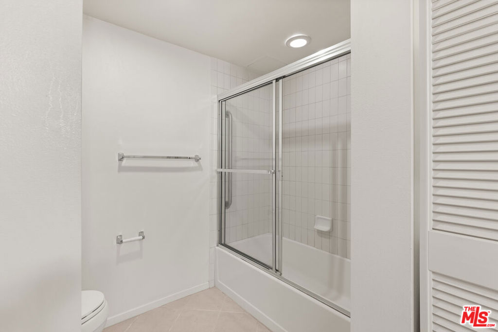 267 S San Pedro Street 213 Property Photo 22
