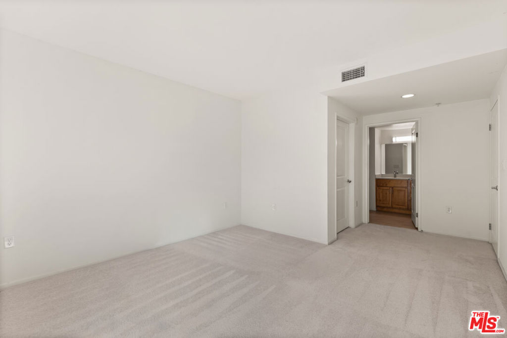 267 S San Pedro Street 213 Property Photo 25
