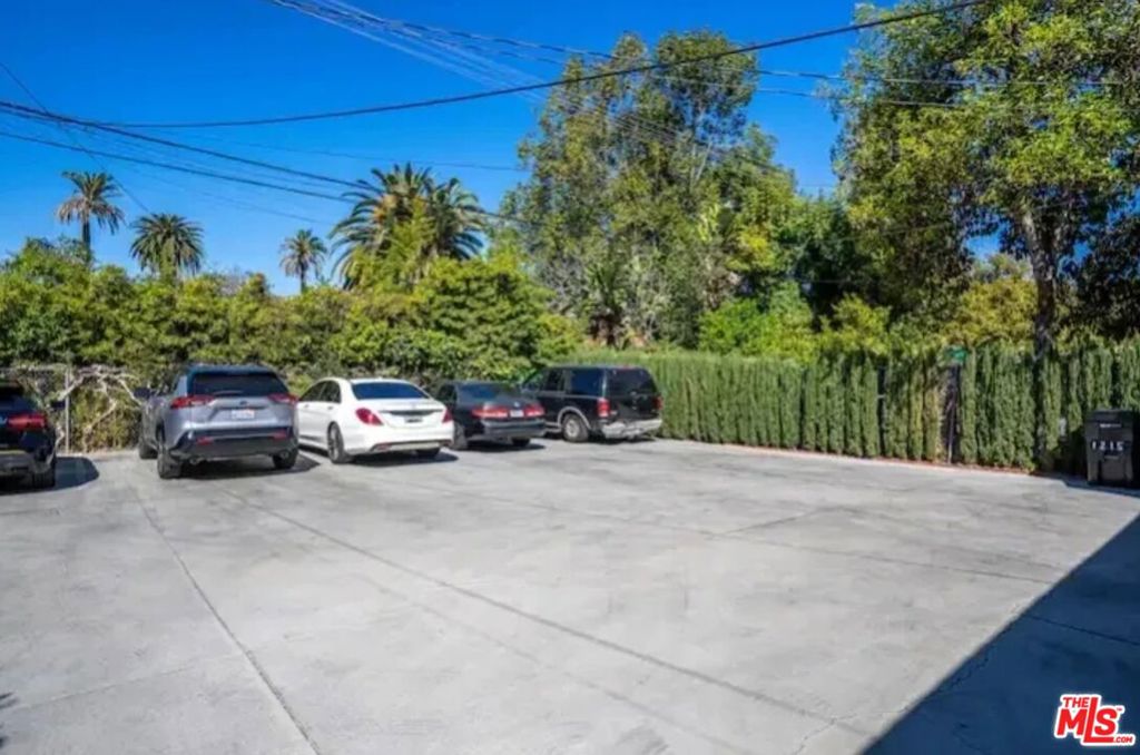 1215 Crenshaw Boulevard Property Photo 2