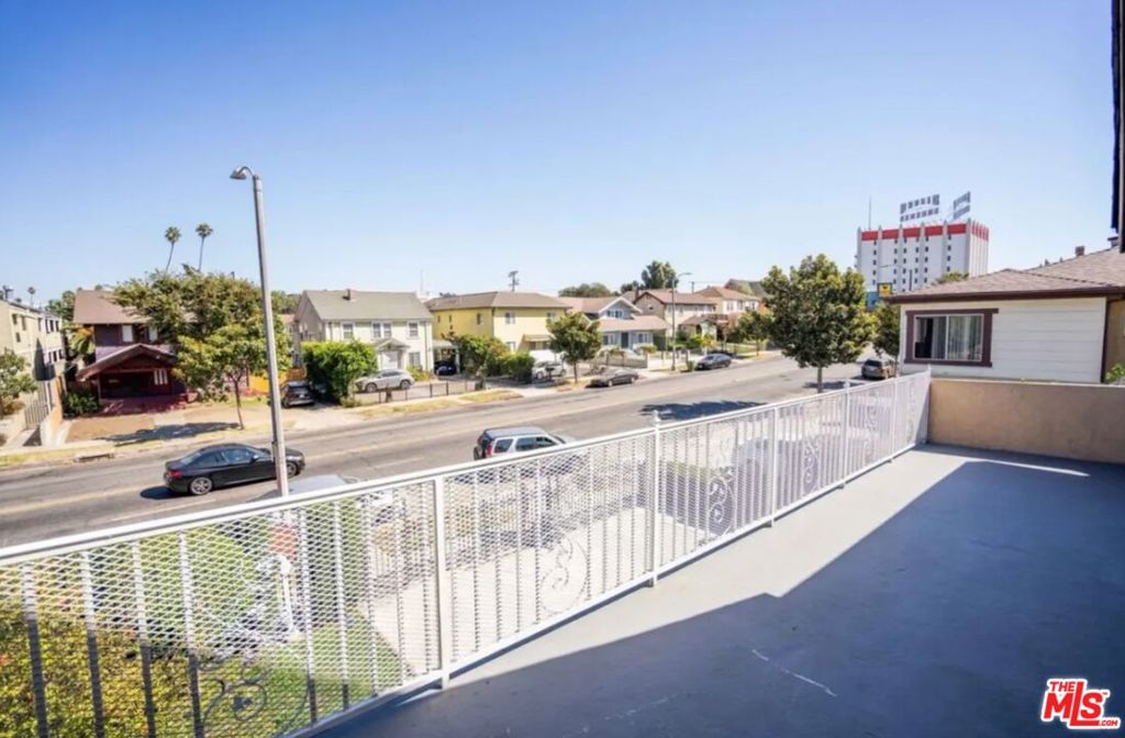 1215 Crenshaw Boulevard Property Photo 3