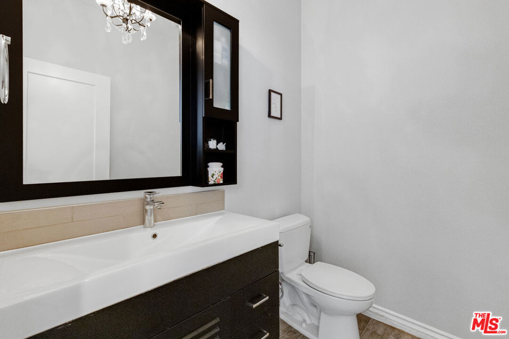 5215 White Oak Avenue 2 Property Photo 13