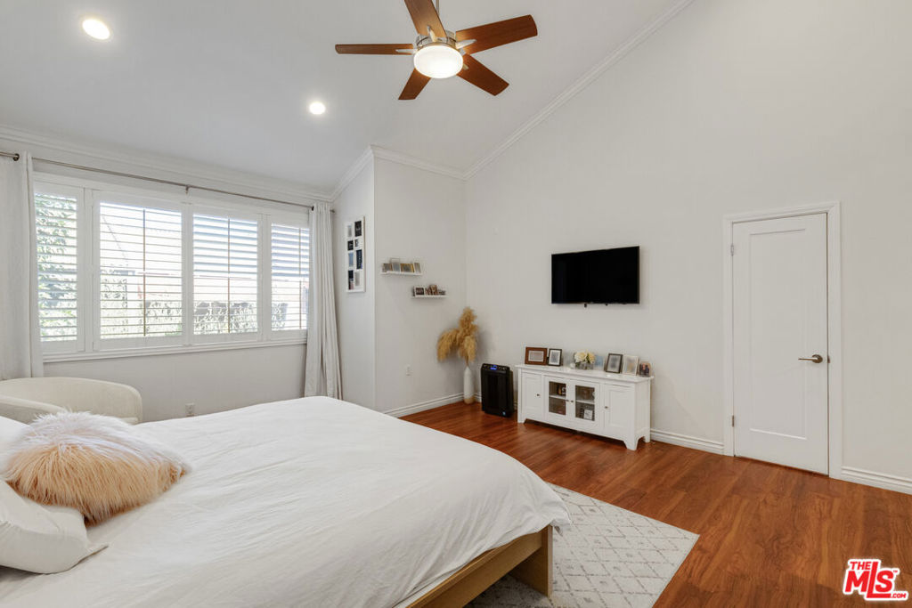 5215 White Oak Avenue 2 Property Photo 15