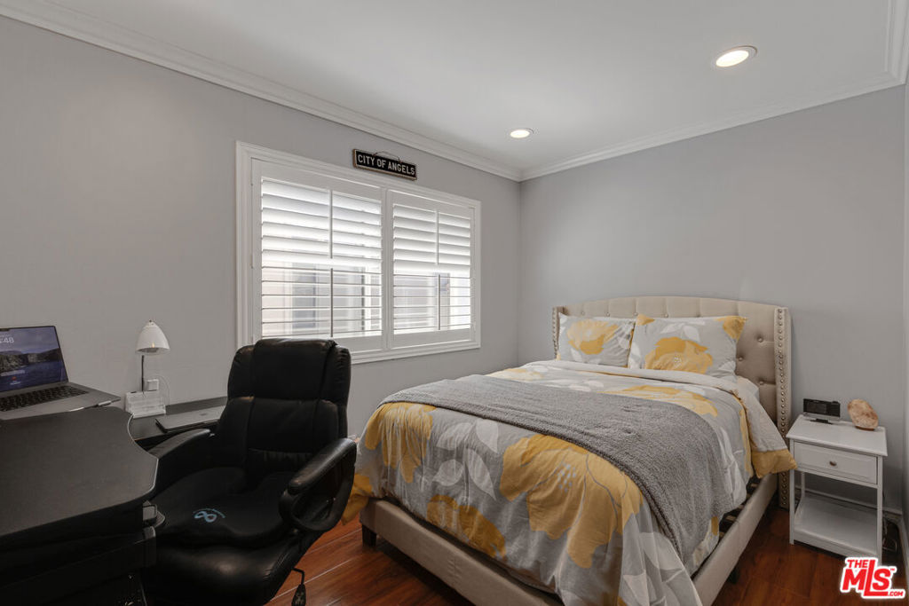 5215 White Oak Avenue 2 Property Photo 20