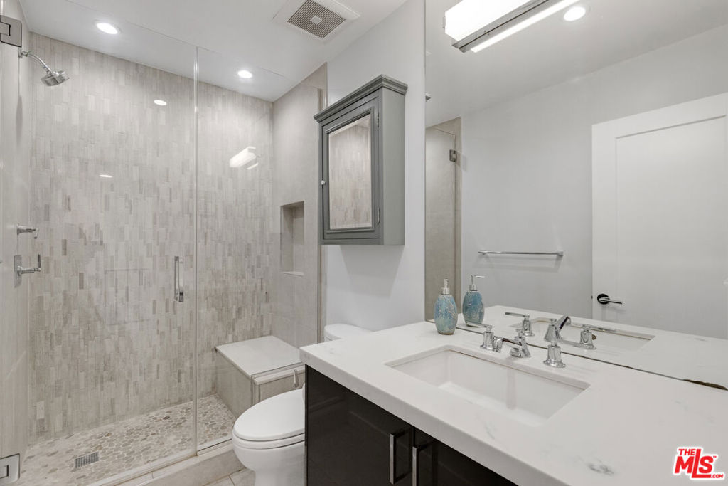 5215 White Oak Avenue 2 Property Photo 21