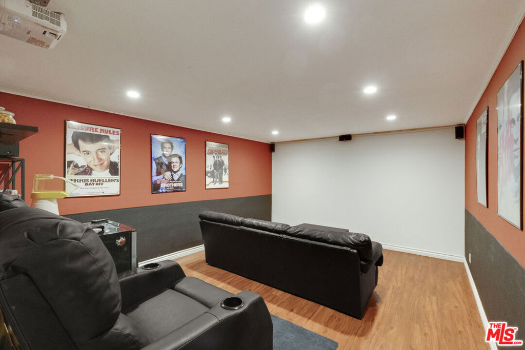 5215 White Oak Avenue 2 Property Photo 23