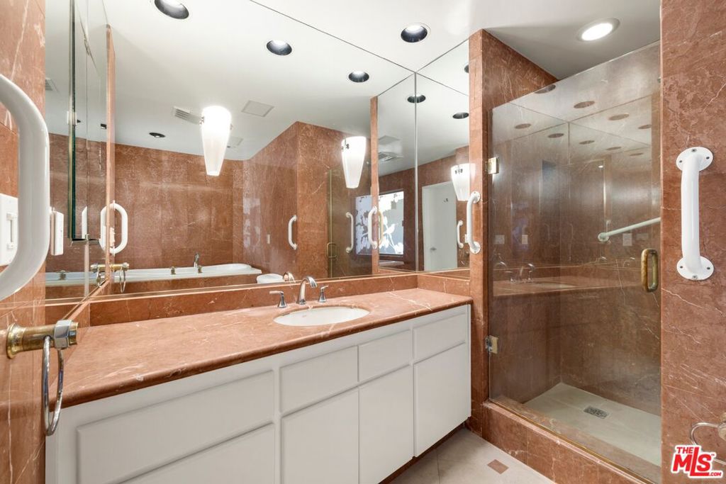 101 California Avenue 802 Property Photo 22