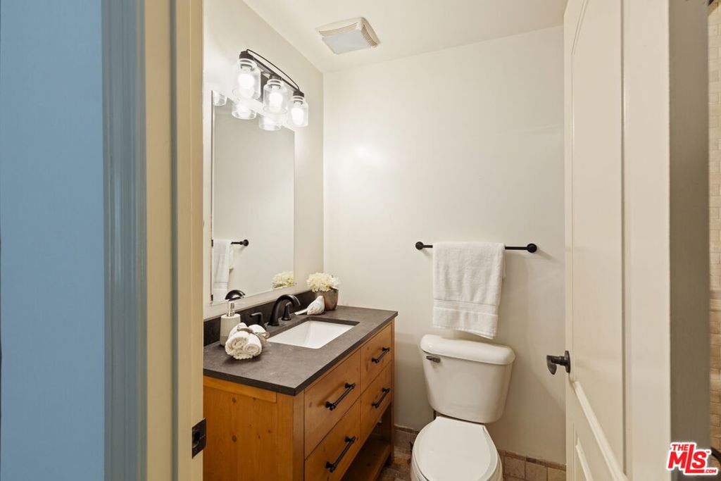 272 N Chester Avenue 101 Property Photo 33
