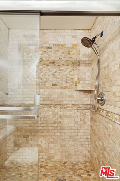 272 N Chester Avenue 101 Property Photo 34