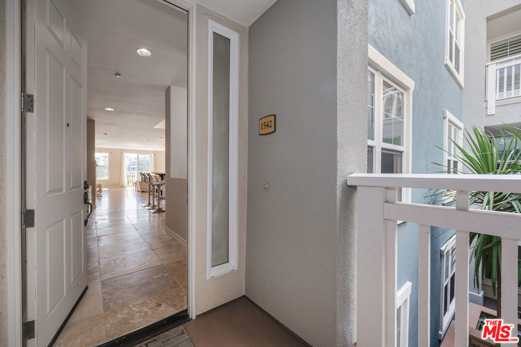 1542 Seabridge Lane Property Photo 2