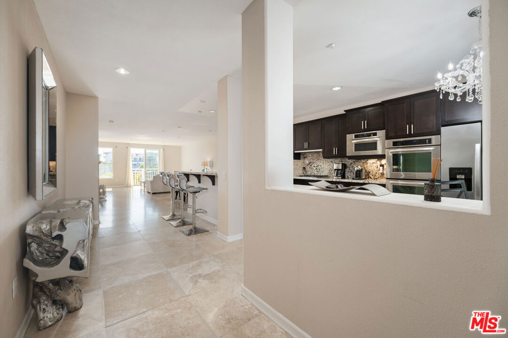 1542 Seabridge Lane Property Photo 3