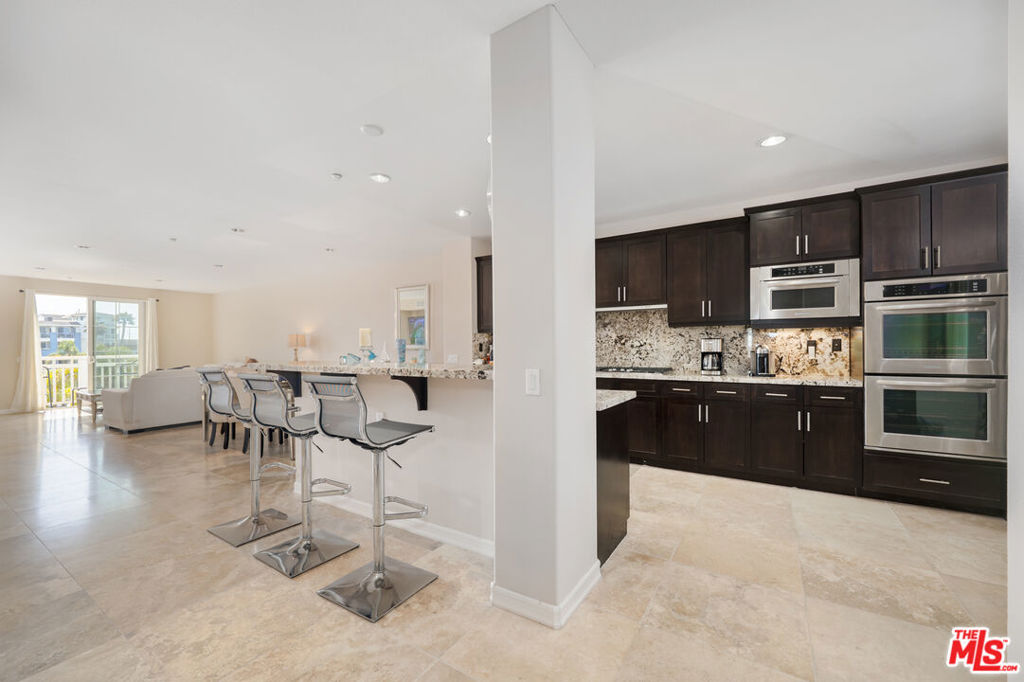 1542 Seabridge Lane Property Photo 4