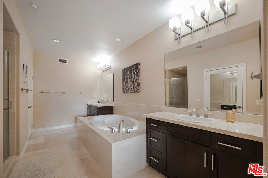 1542 Seabridge Lane Property Photo 25