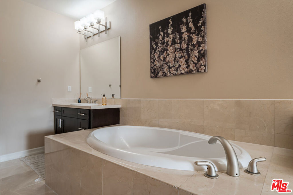 1542 Seabridge Lane Property Photo 27