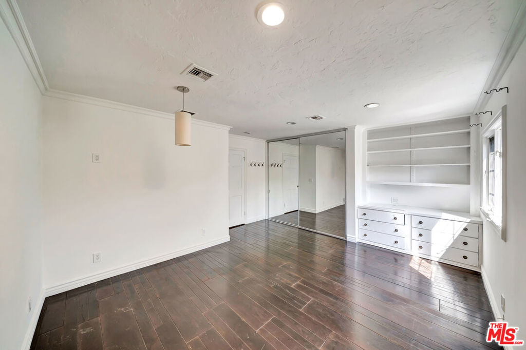 5441 Calvin Avenue Property Photo 17