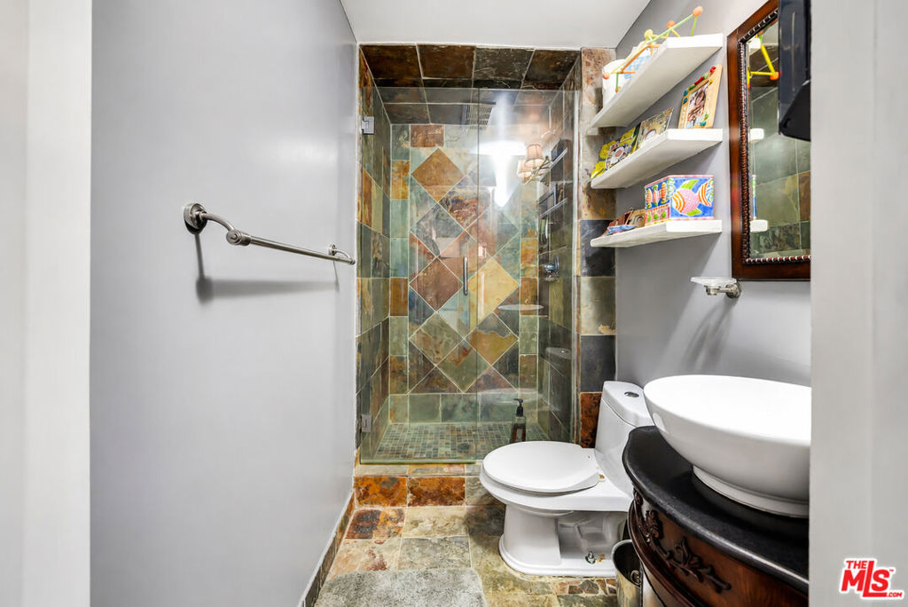 5441 Calvin Avenue Property Photo 33