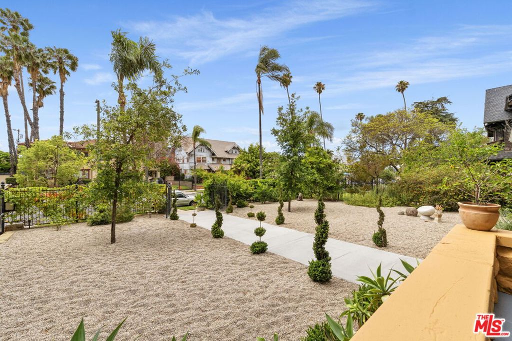 2248 S Hobart Boulevard Property Photo 35
