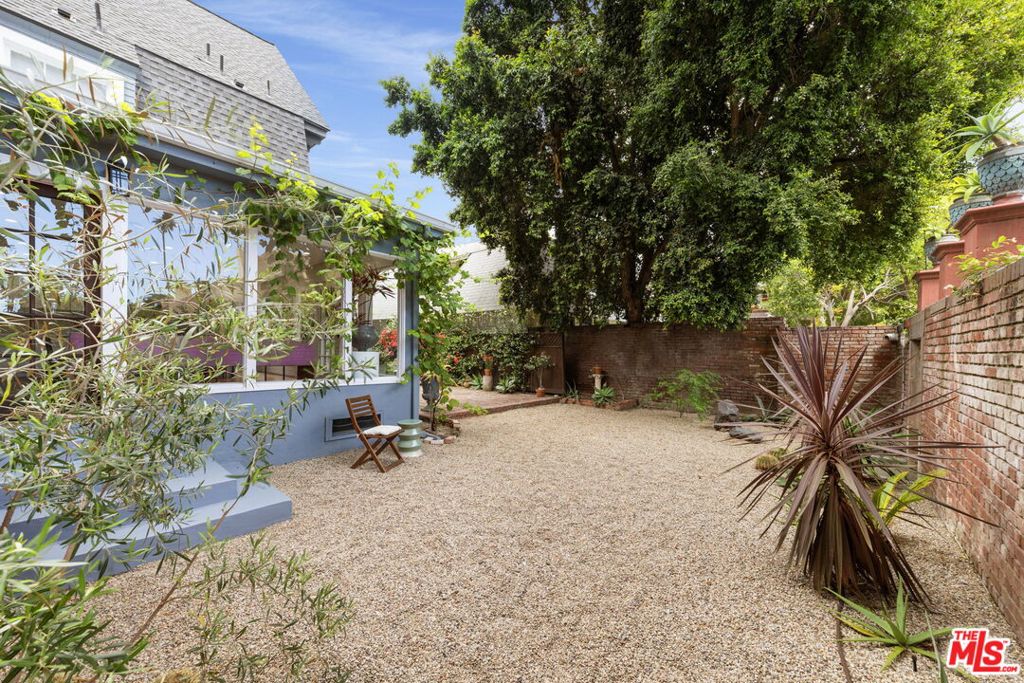 2248 S Hobart Boulevard Property Photo 42