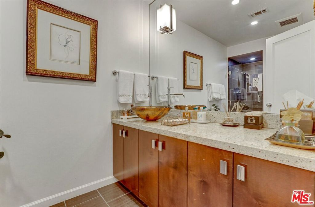 148 S Crescent Drive 101 Property Photo 22