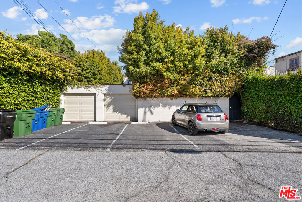 915 S Wooster Street Property Photo 5
