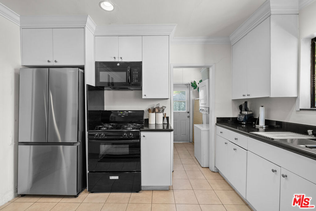 915 S Wooster Street Property Photo 32
