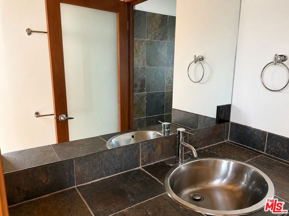 917 Palms Boulevard Property Photo 9
