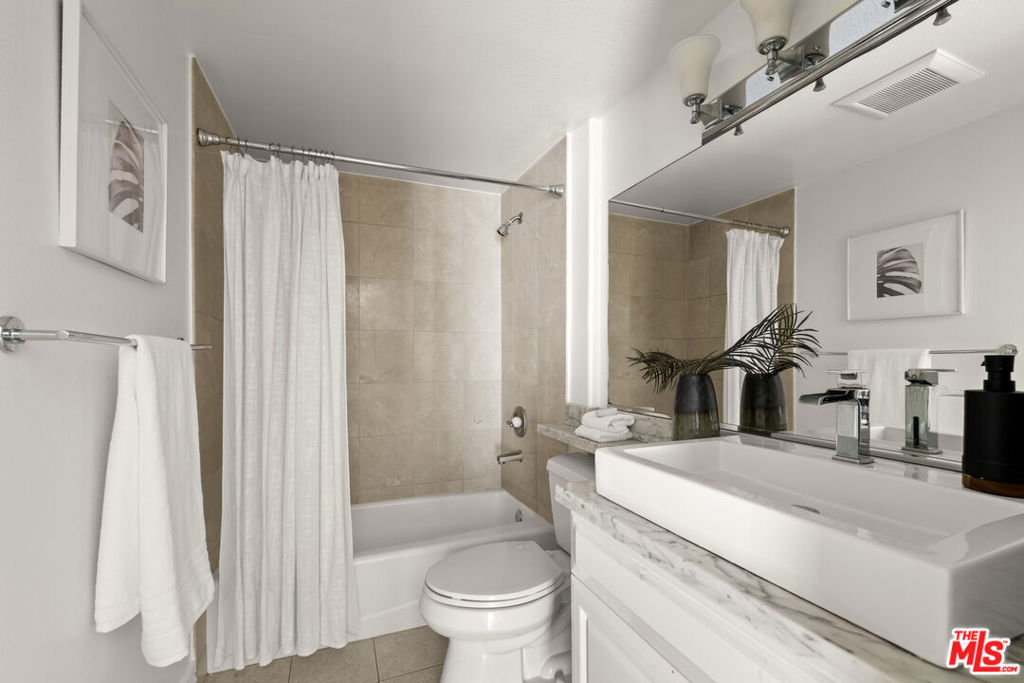 11723 Mayfield Avenue 3 Property Photo 15