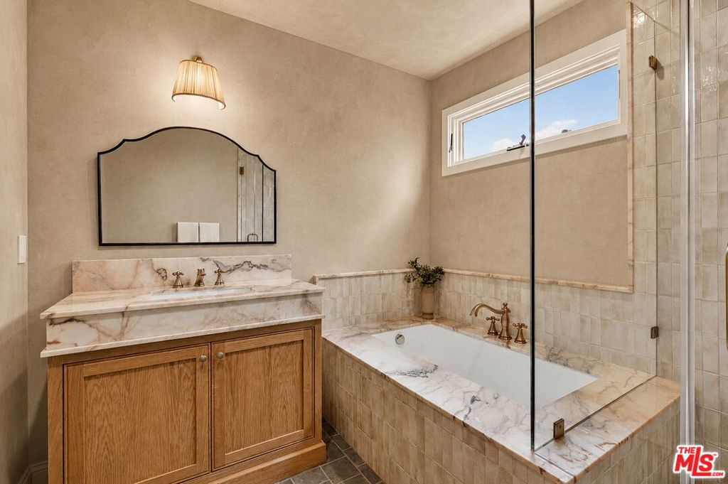 12610 Sarah Street Property Photo 24