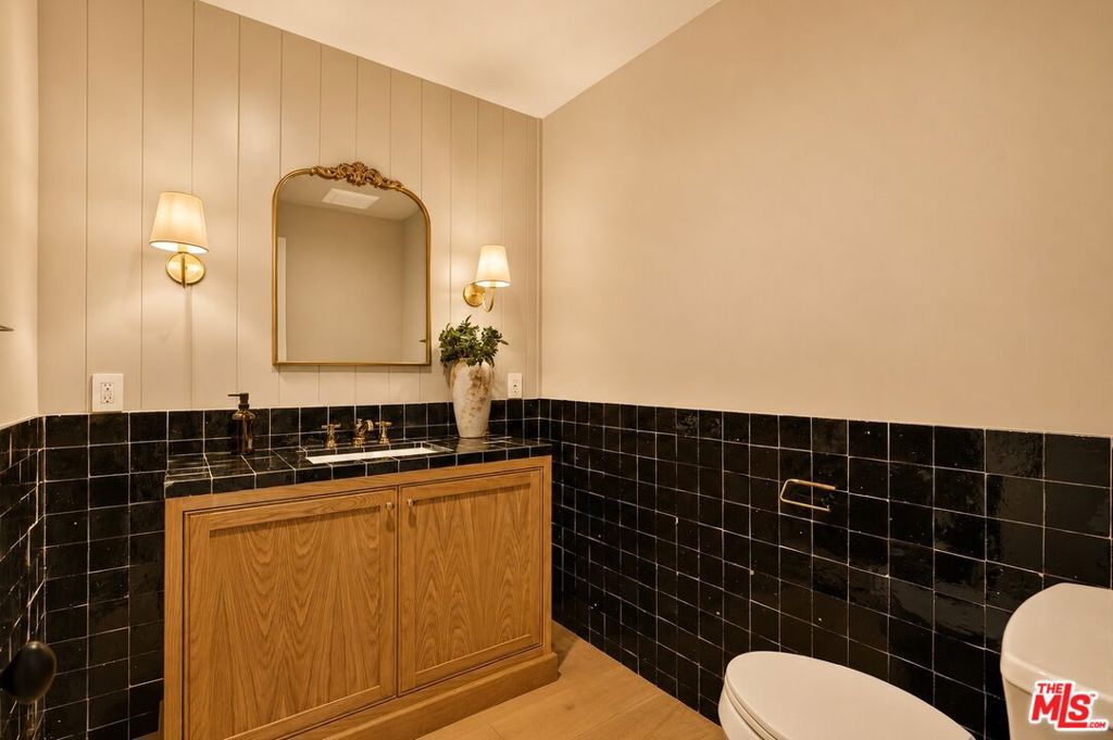 12610 Sarah Street Property Photo 30