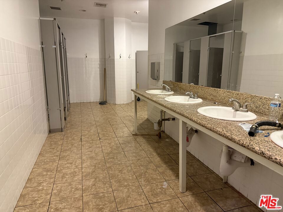 6751 W Hollywood Boulevard Property Photo 7