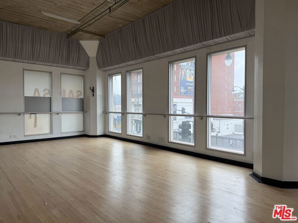 6751 W Hollywood Boulevard Property Photo 8