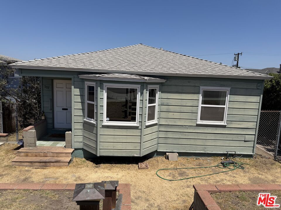 507 E Grand Avenue Property Photo 7