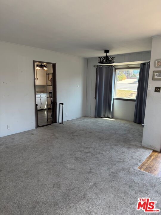 507 E Grand Avenue Property Photo 8