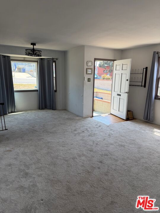 507 E Grand Avenue Property Photo 9