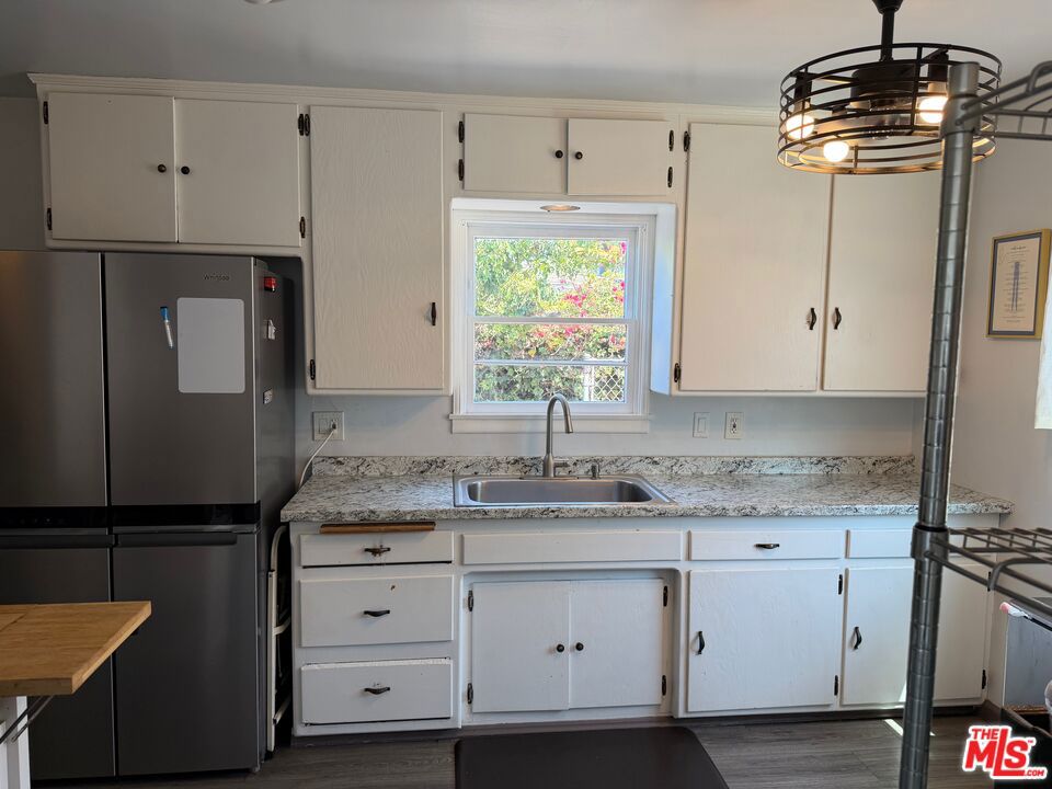 507 E Grand Avenue Property Photo 11