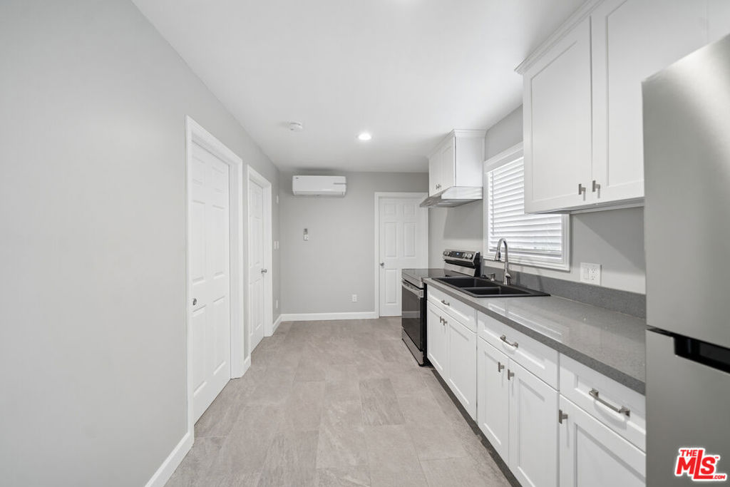 1545 W 23rd Street Property Photo 4