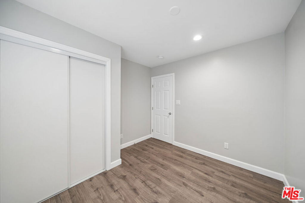 1545 W 23rd Street Property Photo 6