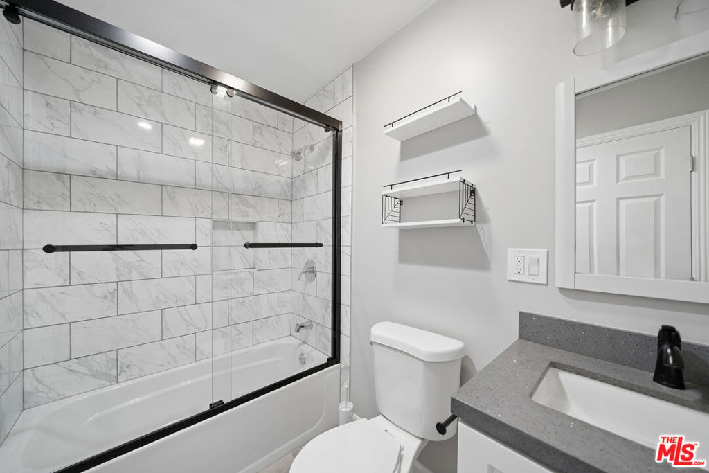 1545 W 23rd Street Property Photo 7