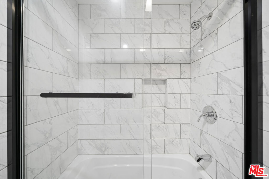 1545 W 23rd Street Property Photo 8