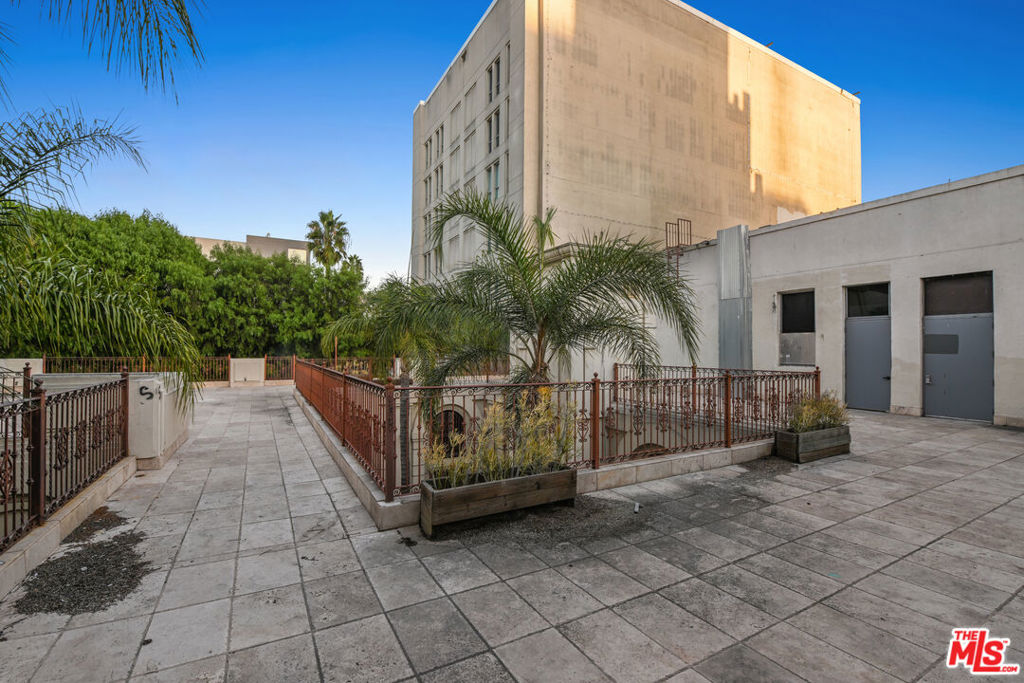6757 W Hollywood Boulevard Property Photo 5