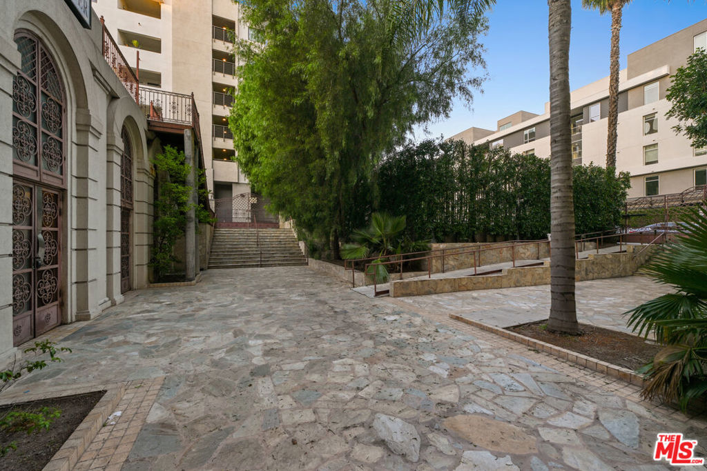 6757 W Hollywood Boulevard Property Photo 6