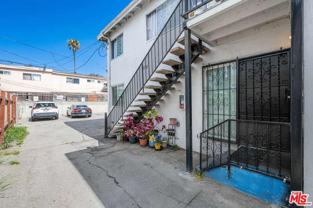 2629 S Garth Avenue Property Photo 6