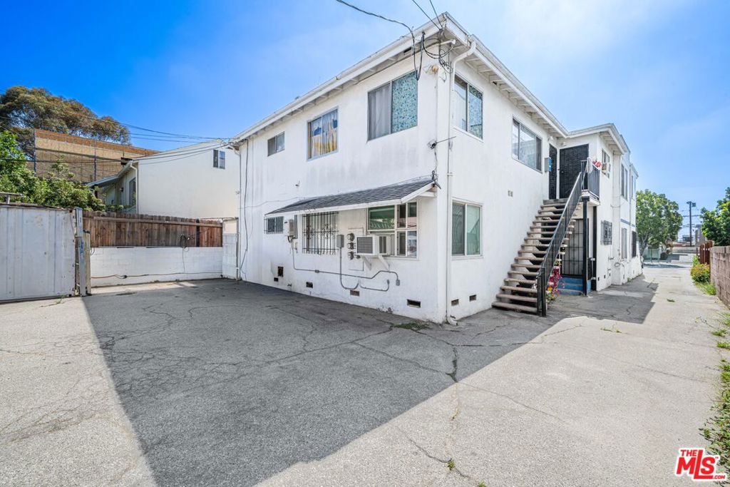 2629 S Garth Avenue Property Photo 8